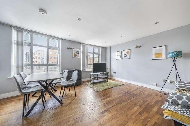 Tanfields, Vachel Road, Reading, RG1 - Photo 1