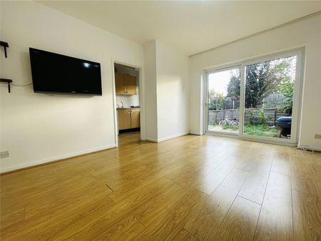 St. Georges Road, EN1, Enfield - Photo 2