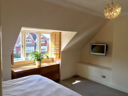 Newly Decorated Two Double Bedroom Apartment with Terrace to Rent in Hampstead (The Crofts) - Photo 3