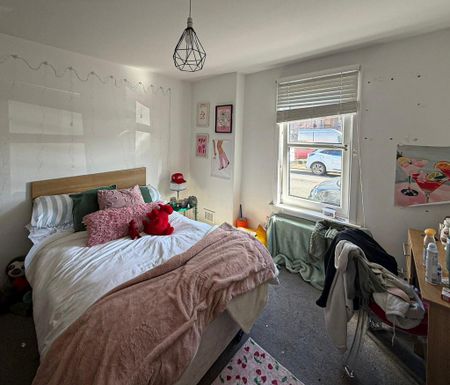 3 bedroom flat to rent - Photo 3