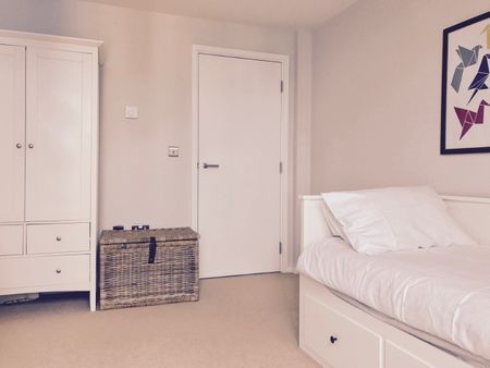 2 Bed Flat, Jubilee Heights, SE10 - Photo 3