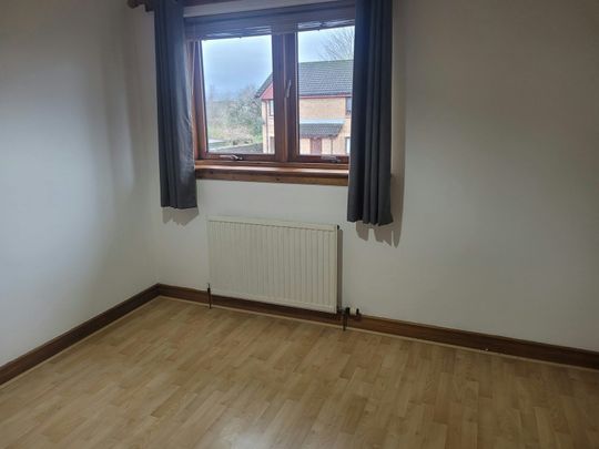 Flat to rent on - Photo 1