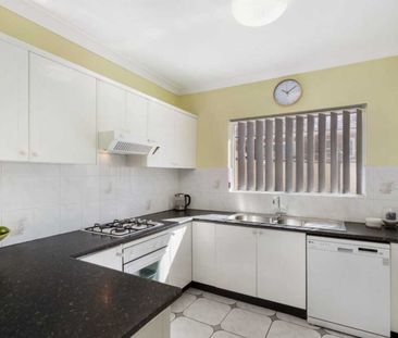 Large and well appointed. - Photo 4