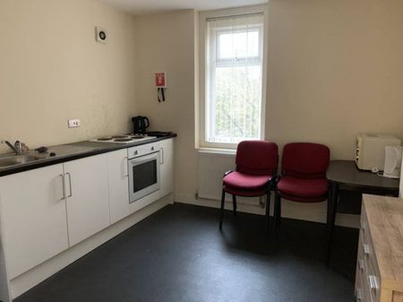 1 bed Studio - To Let - Photo 2