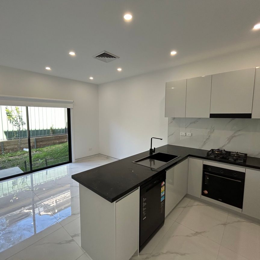 1/104 – 106 Glossop Street, ST MARYS NSW 2760 - Photo 1