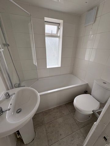 Northumberland Crescent, Feltham - Photo 4