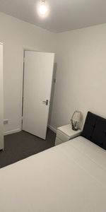 2 Bed Flat, Radbourne Road, SW12 - Photo 4