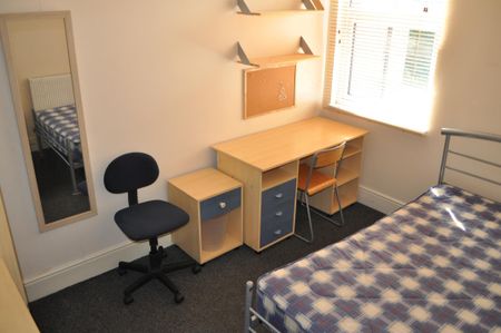 210 TIVERTON ROAD - Photo 5