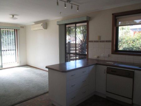 FAMILY HOME IN WEST BAIRNSDALE - Photo 2