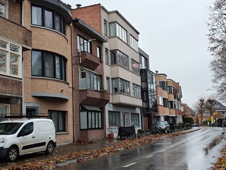 Appartement op de tweede verdieping in het centrum van Lokeren - Photo 2