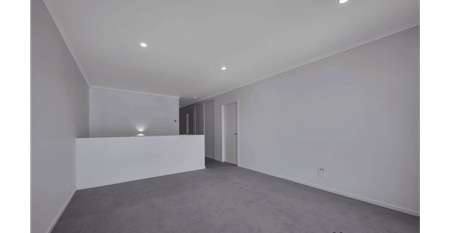 Beautiful 3 Bedroom Townhouse - Photo 2