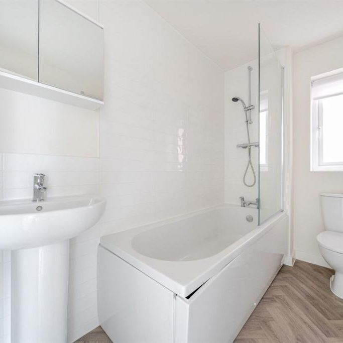 4 bedroom semi-detached house to rent - Photo 1