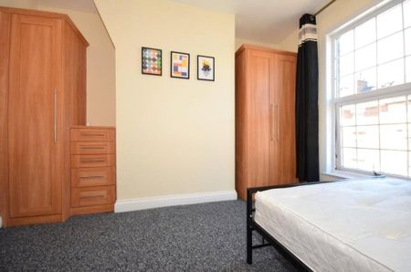 4 bedroom terraced house to rent - Photo 4