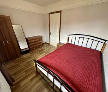 Wykebeck Avenue, Leeds - Photo 4