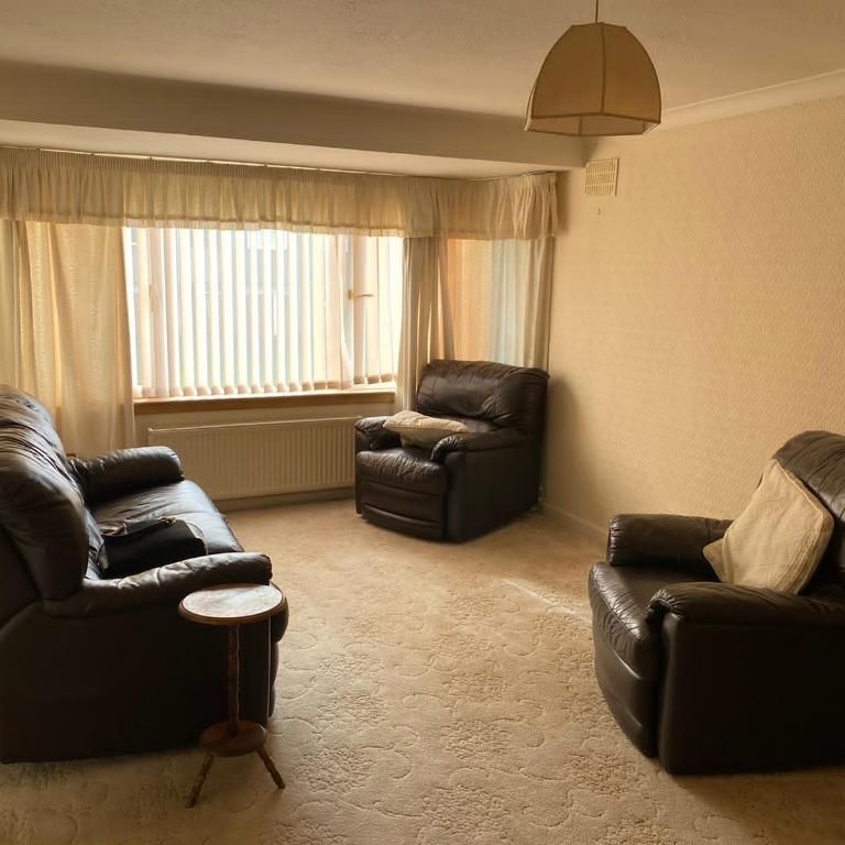 3 bedroom flat to rent - Photo 1