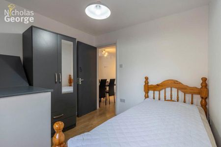 3 bedroom flat to rent - Photo 5