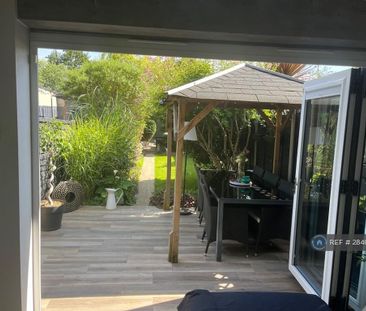 1 bedroom in a house share to rent - Photo 6