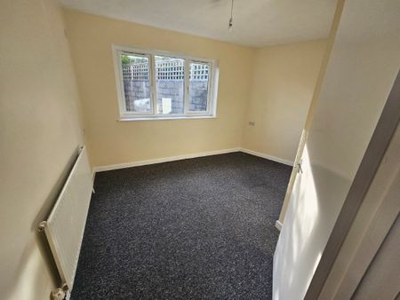 3 Bed Semi-Detached House, Dingle Close, BS9 - Photo 4