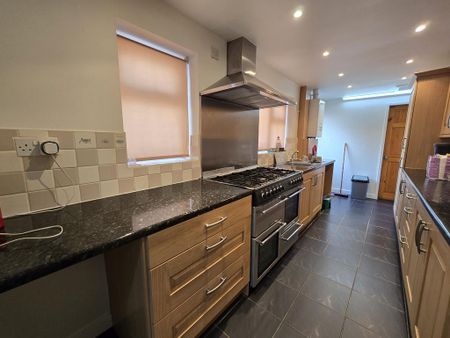 3 bedroom end of terrace house to rent - Photo 4