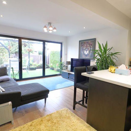 3 bedroom end of terrace house to rent - Photo 1