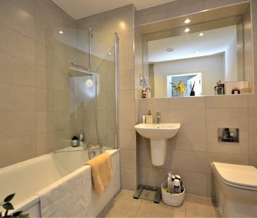 Flat to rent - St. Marks Road, Bromley, BR2 - Photo 5