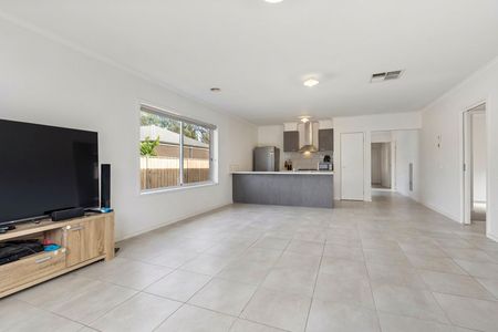 43 AXFORD BOULEVARD, Wodonga VIC 3690 - House For Rent | Domain - Photo 2