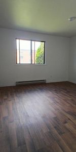 A Valleyfield - Beau , propre 5-1/2, avec balcon prive ( pour 1er DECEMBRE ) - Photo 3