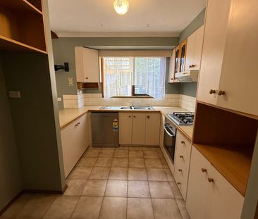 CHARMING 3-BEDROOM HOME IN A QUIET COURT LOCATION! - Photo 2