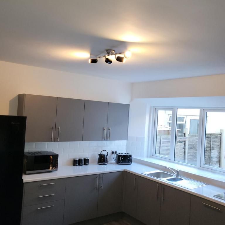 1 bedroom in a house share to rent - Photo 1