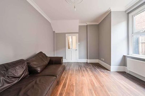 Westbury Road, Bounds Green, N11 - Photo 1