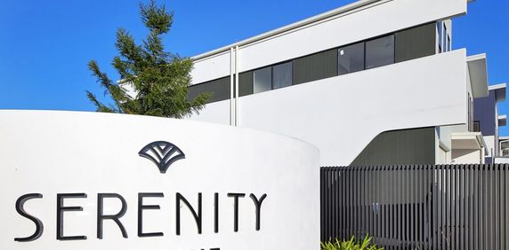 Modern Townhome in Helensvale - Photo 2