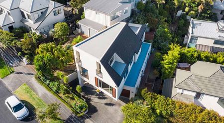 Stylish Coastal 3-Bedroom Living in Kohimarama - Photo 3