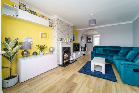 3 bedroom Semi-detached house to rent - Photo 5