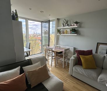 2 Bed Flat, The Crescent, SE8 - Photo 4