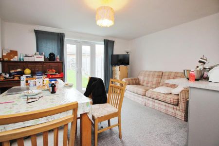 4 bedroom terraced house to rent - Photo 2