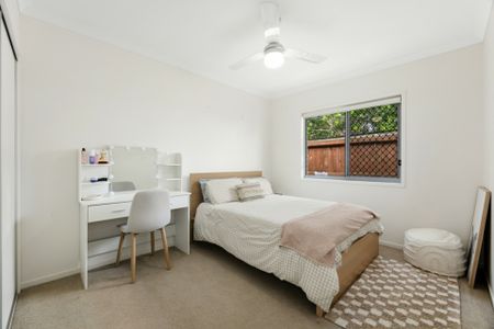 Stylish & Spacious Family Home in Caloundra West - Photo 5