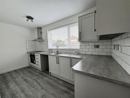 2 bedroom semi-detached house to rent - Photo 5