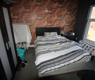 3 bedroom terraced house to rent - Photo 6