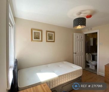 5 bedroom semi-detached house to rent - Photo 4