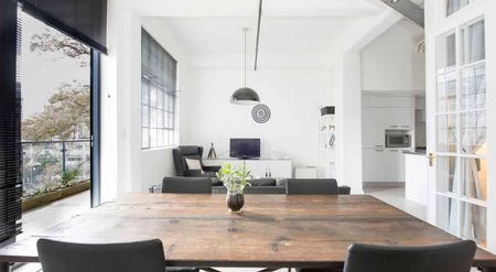 Charming Heritage Apartment in Prime CBD Location - Photo 5