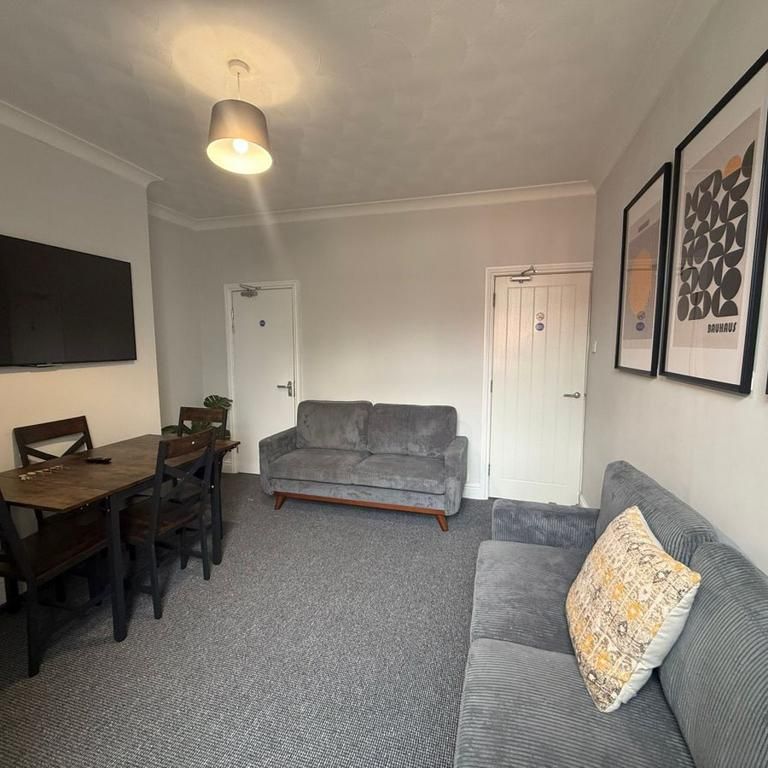 1 bedroom in a house share to rent - Photo 1