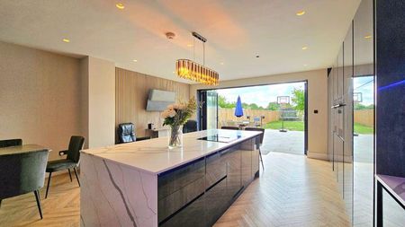 4 bedroom detached house to rent - Photo 5