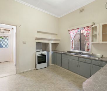 92 Lawler St - Photo 2