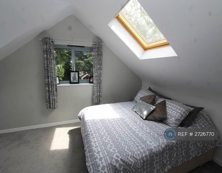 4 bedroom detached house to rent - Photo 2