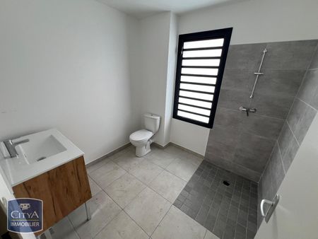 Location Appartement 3 pièces 63m² ST PIERRE 97410 - Photo 3