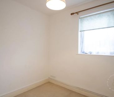 2 Bedroom Flat - Photo 2