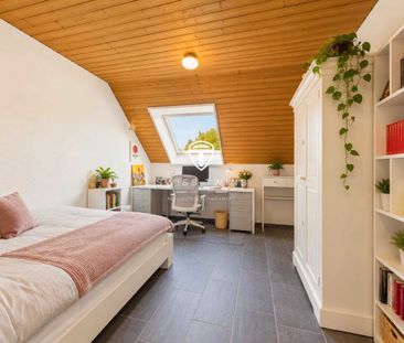 Spacious 4.5-room attic apartment with fireplace and two balconies ... - Photo 4