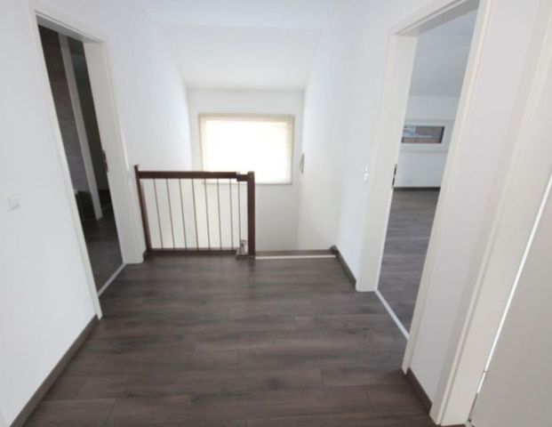 Neuwertig! Modern! Nichtalltäglich! Einfamilienhaus mit Garage und raffinierten Extras! - Photo 1