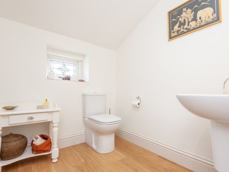 Moor Lodge, Moor Croft, Adel, Leeds, LS16 8NB, Leeds - Photo 4