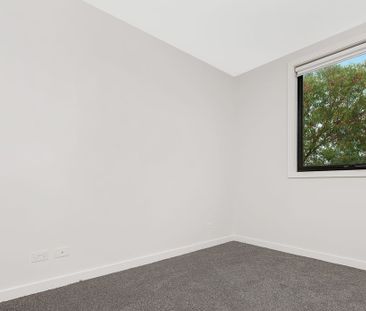 Spacious Apartment in Great Location - Photo 4